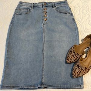 Jupe de Abby, size L, light wash denim midi skirt